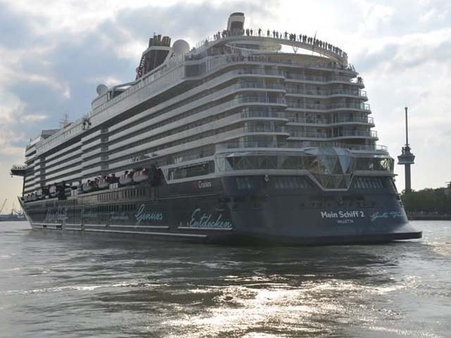 Mein Schiff 2 aan de Cruise Terminal Rotterdam